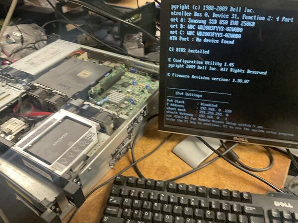 BIOS screen showing drive and iDRAC configuration